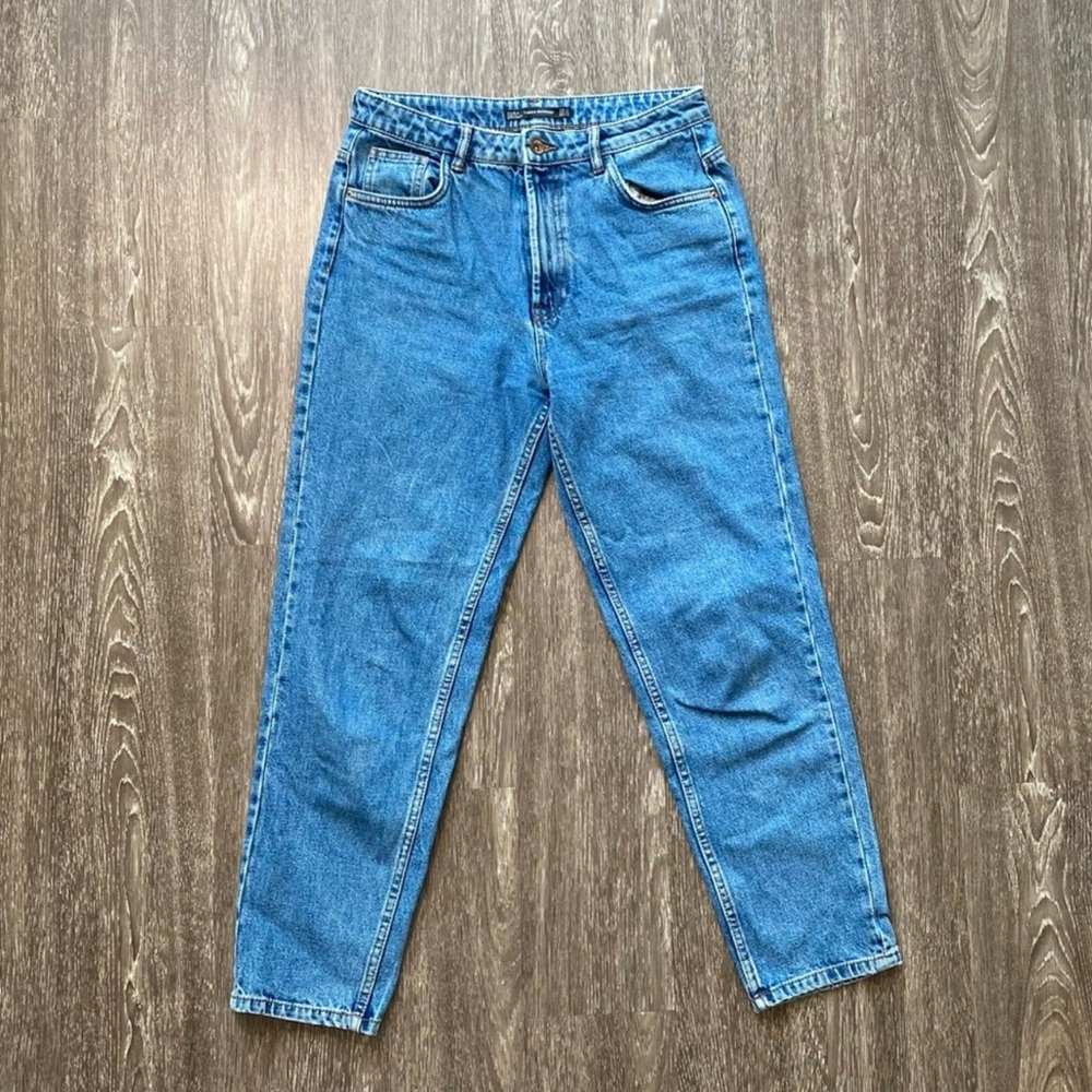 Zara high rise denim jeans. Size 6 US